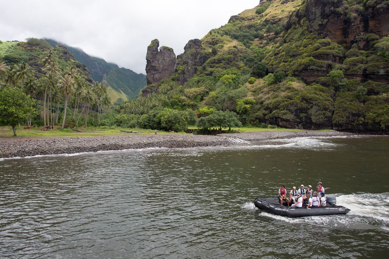 Off to explore a remote spot via Zodiac. * Photo: Art Sbarsky