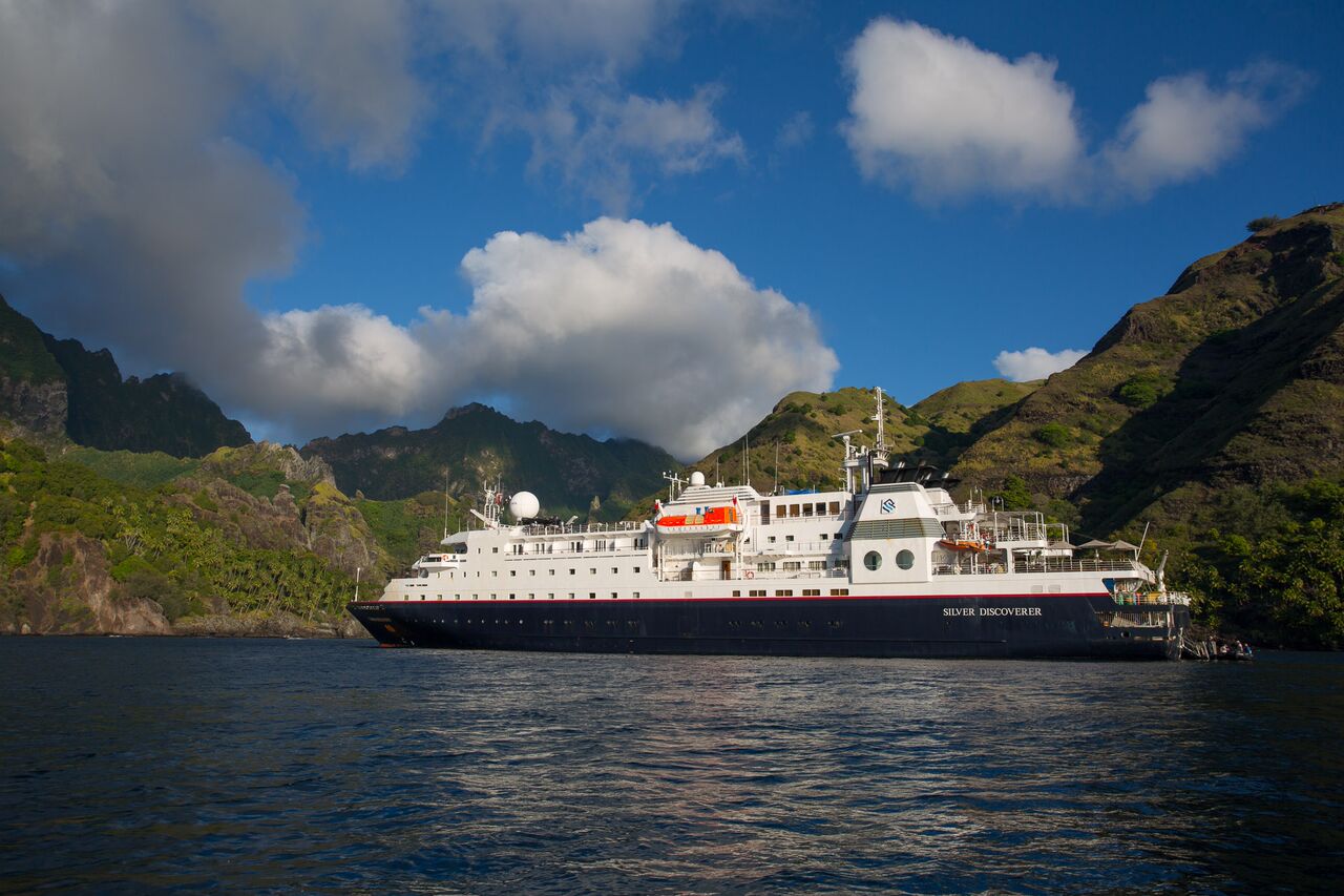 Tahiti silver discoverer